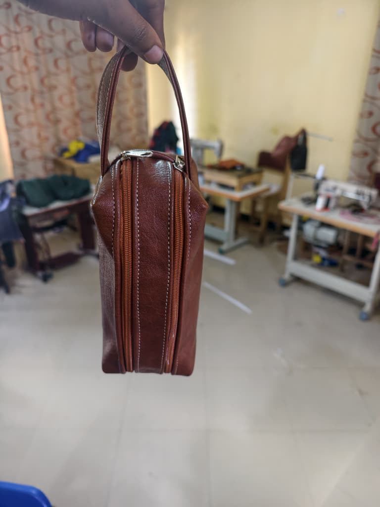 Leather bag in the Larries workshop
